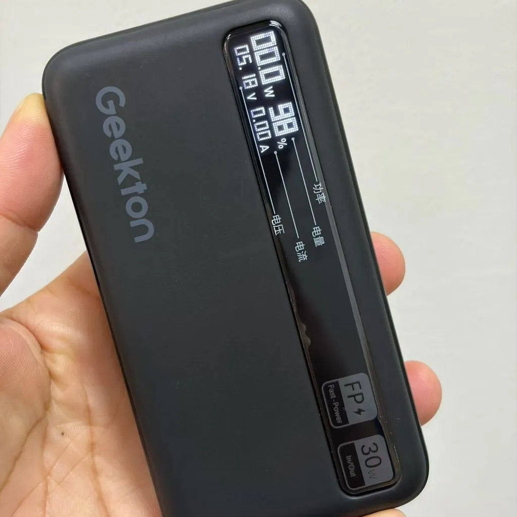 Pin dự phòng 10.000 Geekton C1110mAh sạc nhanh 30W - có màn hình đo dòng sạc - Ảnh 13